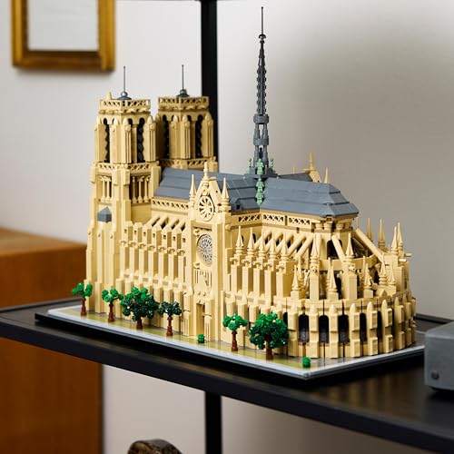 LEGO Notre-Dame de Paris - Maquette à Construire d’Exposition Architectural - Set pour Adultes - Cathédrale 21061 pièces