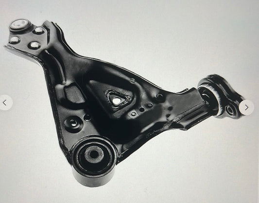 1 phare AVD + 1 aile AVD + 1 triangle de suspension AVD + 1 pare-chocs avant sans accessoirs. Mercedes Vito année 2023.
